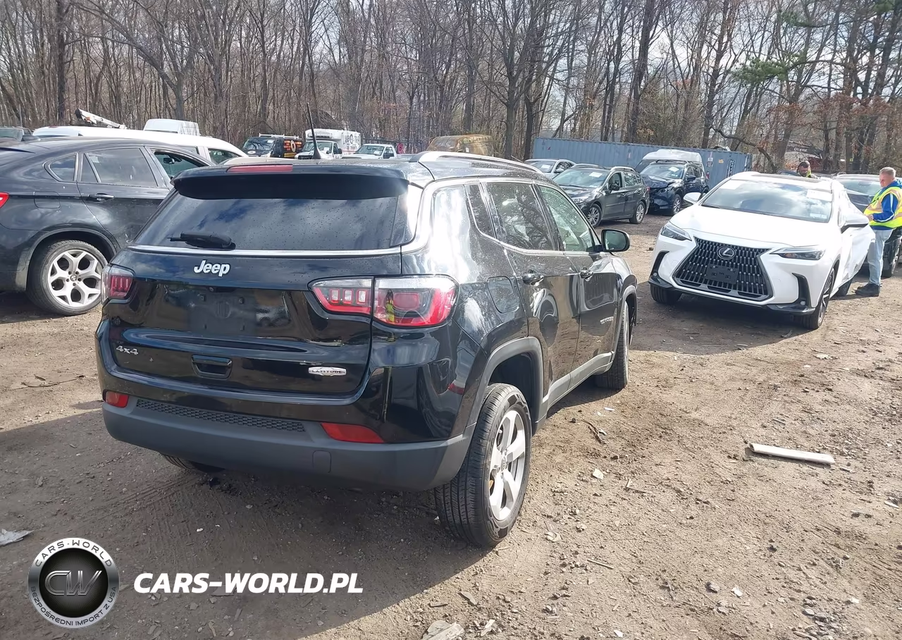 2018 Jeep Compass Latitude 4X4 VIN:3C4NJDBB6JT418432 - 4