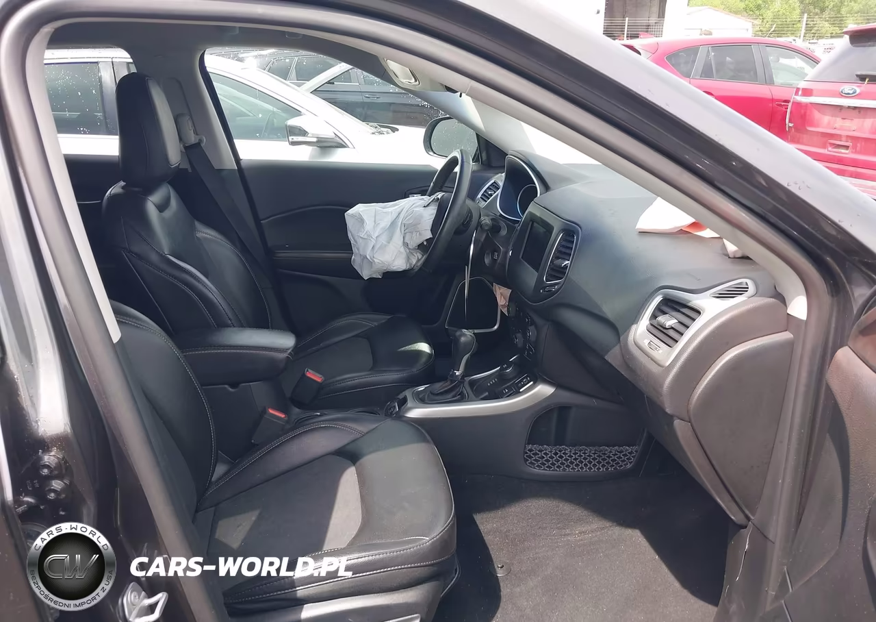 2019 Jeep Compass Latitude 4X4 VIN:3C4NJDBBXKT697417 - 5