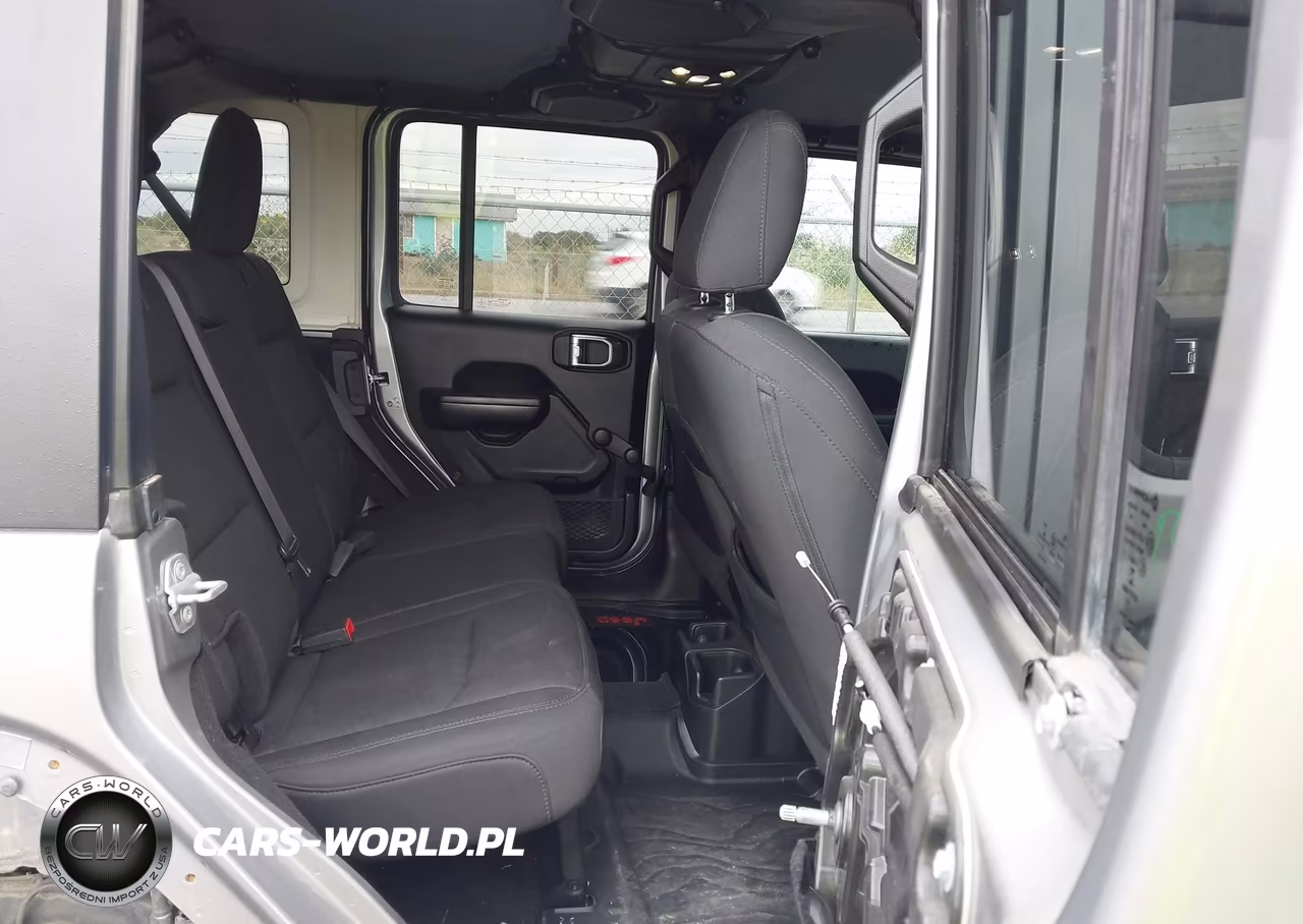2019 Jeep Wrangler Unlimited Sport 4X4 VIN:1C4HJXDG1KW561050 - 8