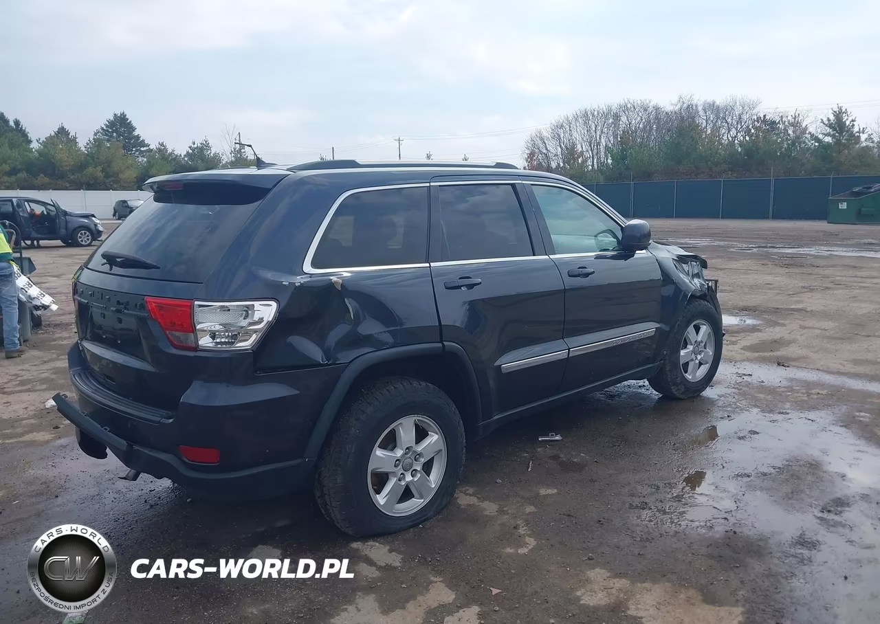 2013 Jeep Grand Cherokee Laredo VIN:1C4RJFAGXDC568537 - 4