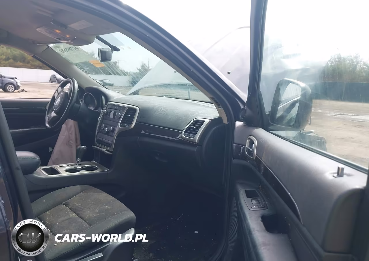 2013 Jeep Grand Cherokee Laredo VIN:1C4RJFAGXDC568537 - 5