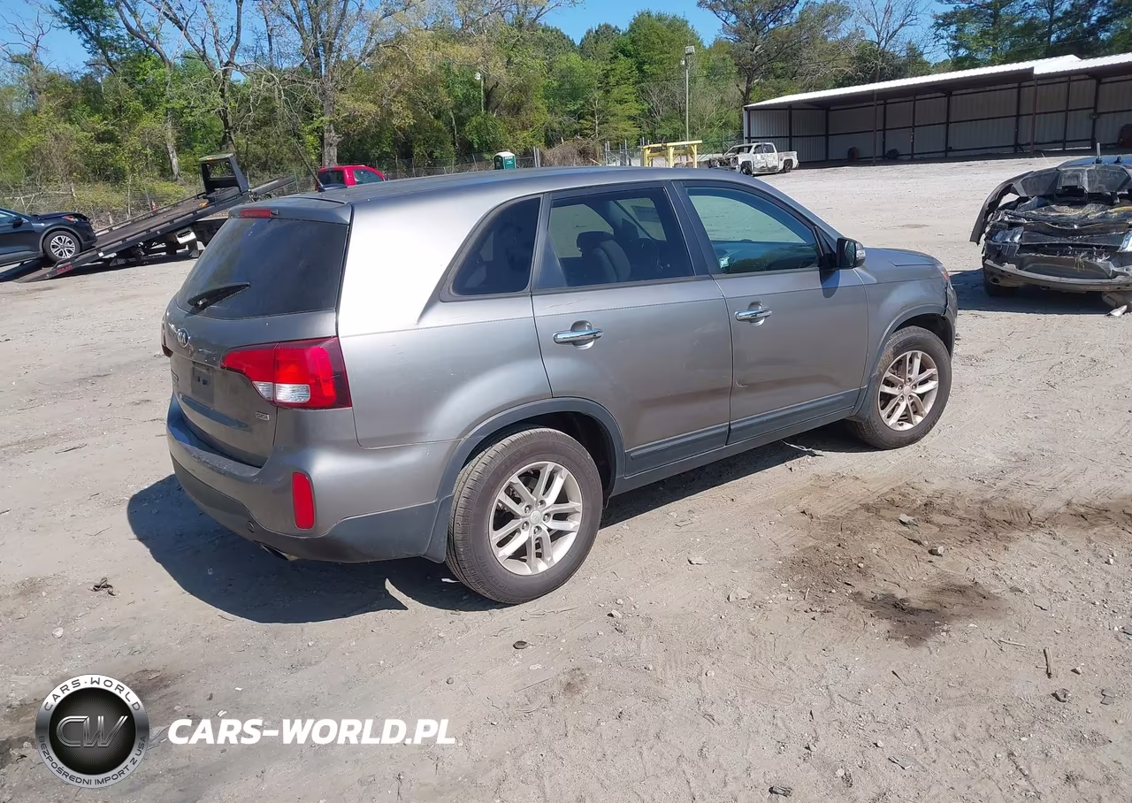 2015 Kia Sorento Lx VIN:5XYKT3A61FG660815 - 4