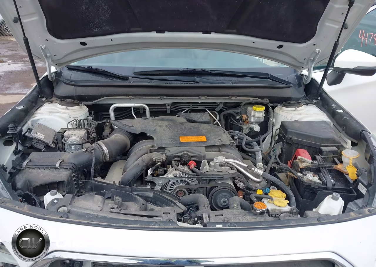 2018 Subaru Outback 3.6R Touring VIN:4S4BSETC5J3240310 - 10