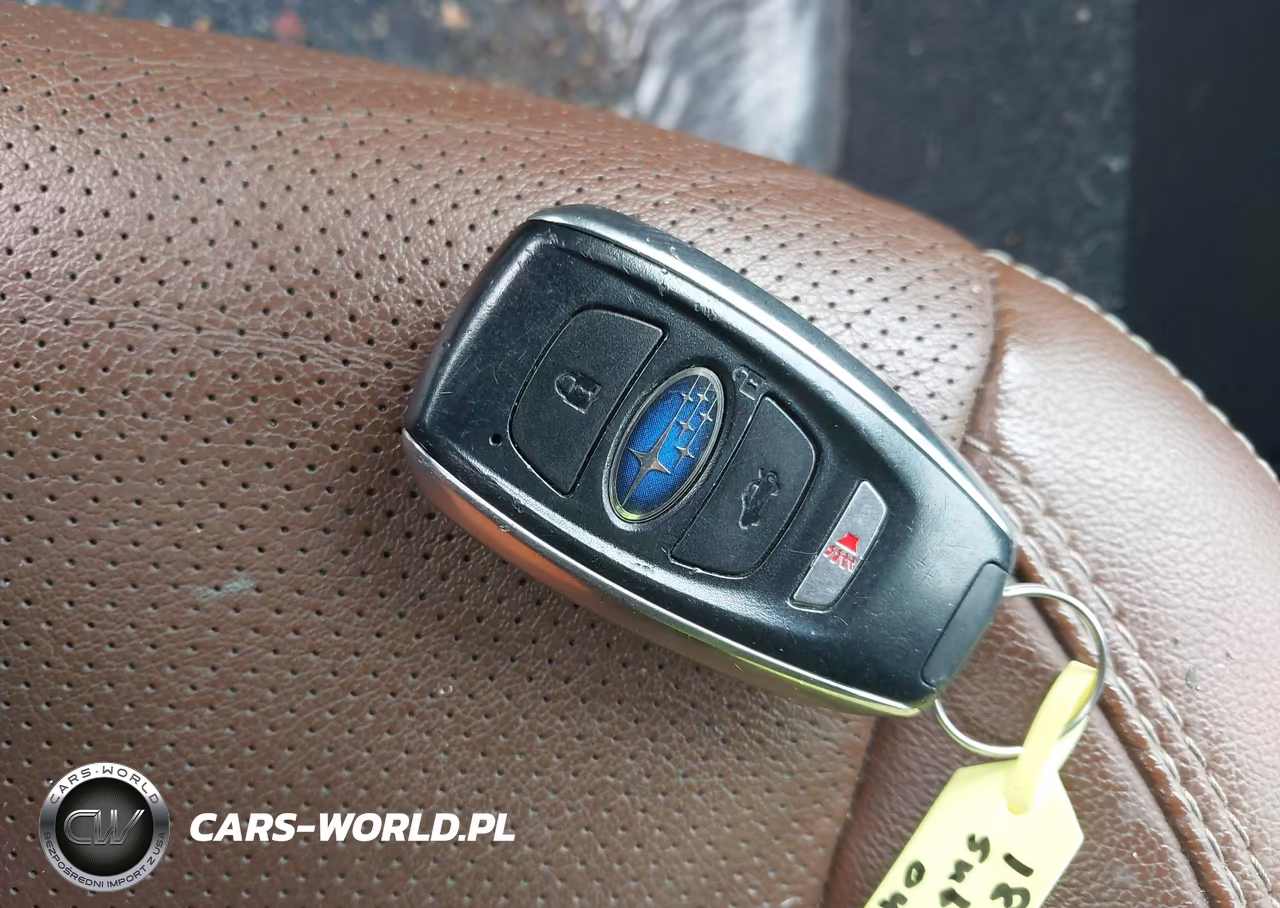 2018 Subaru Outback 3.6R Touring VIN:4S4BSETC5J3240310 - 11