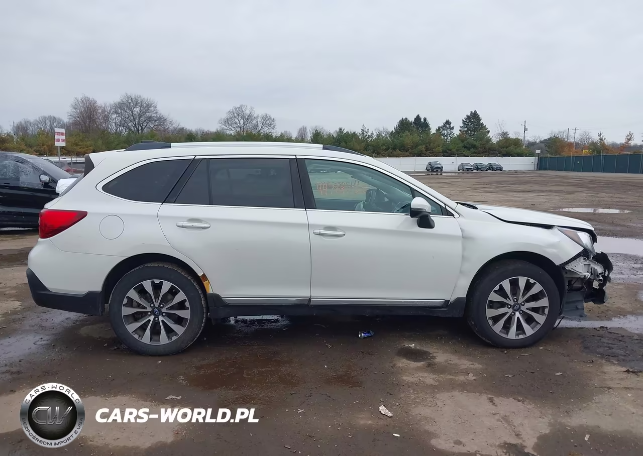 2018 Subaru Outback 3.6R Touring VIN:4S4BSETC5J3240310 - 13
