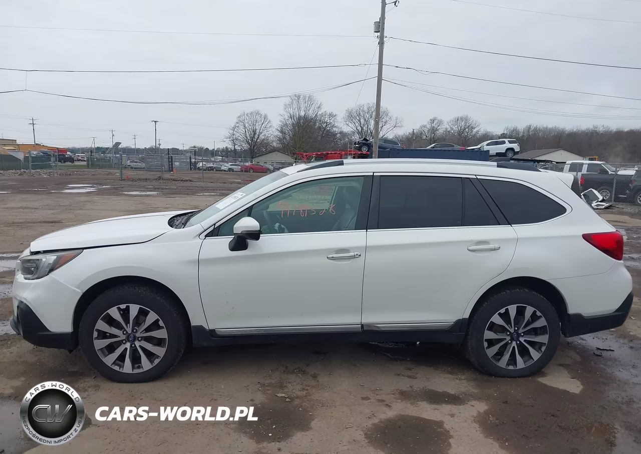 2018 Subaru Outback 3.6R Touring VIN:4S4BSETC5J3240310 - 14
