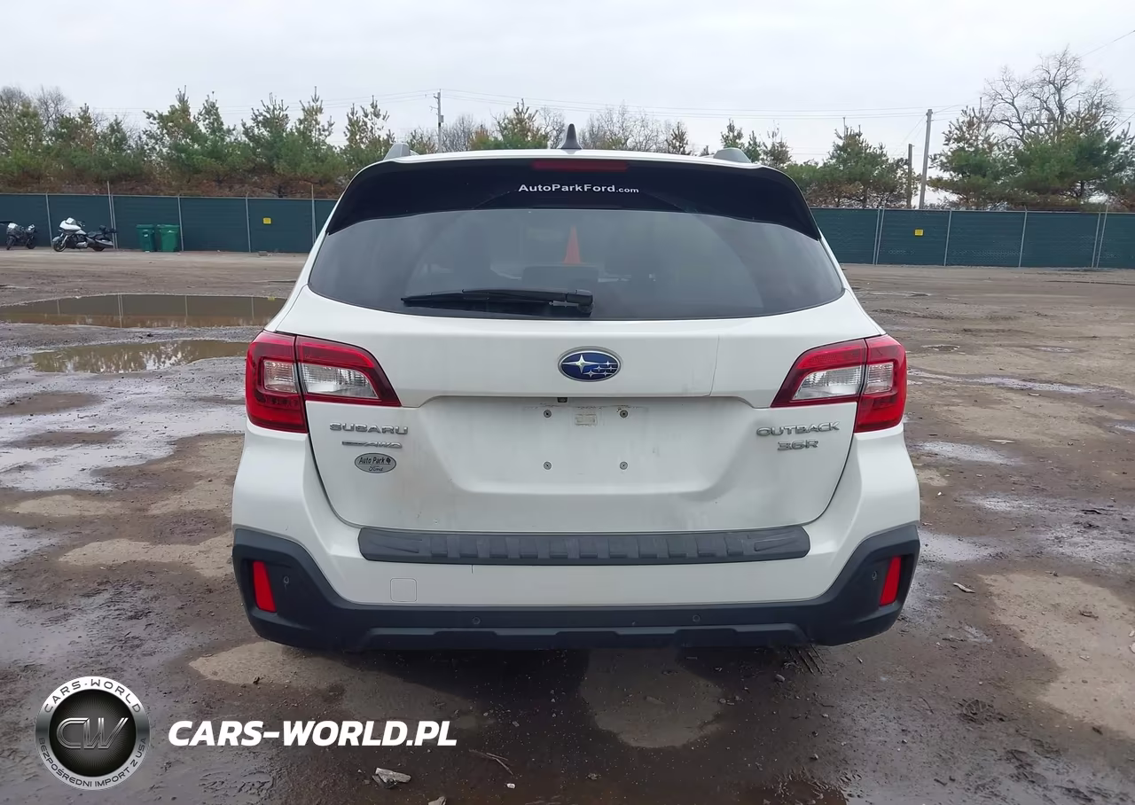 2018 Subaru Outback 3.6R Touring VIN:4S4BSETC5J3240310 - 16