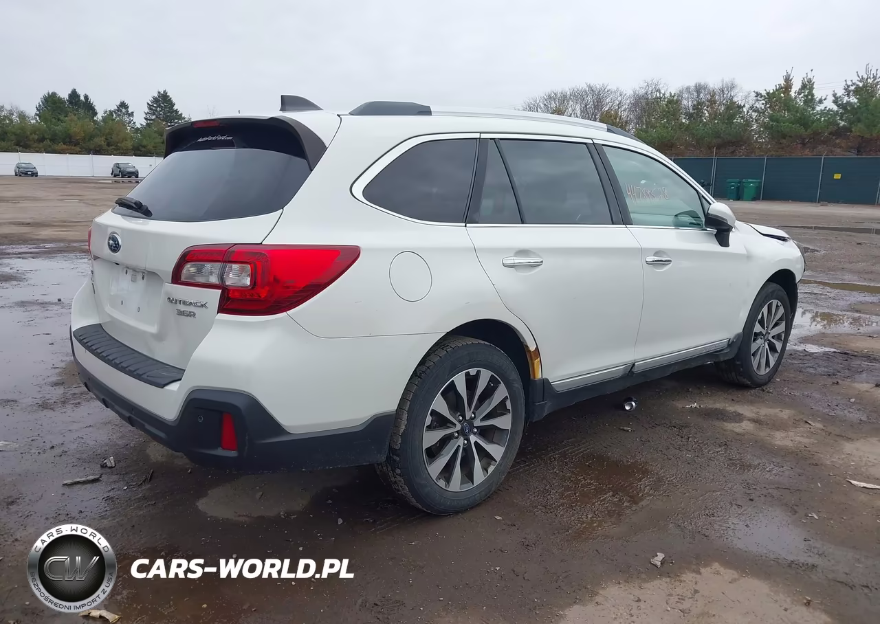 2018 Subaru Outback 3.6R Touring VIN:4S4BSETC5J3240310 - 4