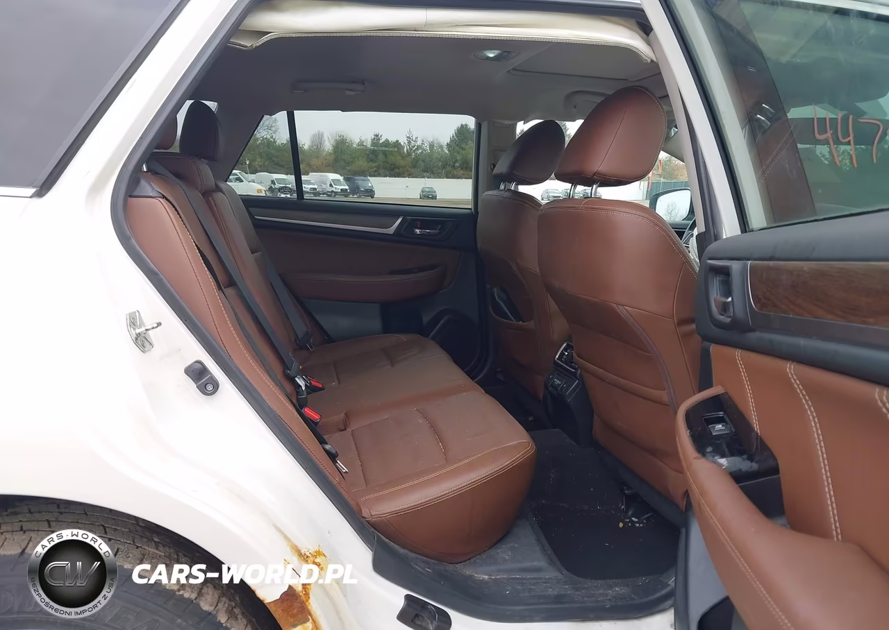 2018 Subaru Outback 3.6R Touring VIN:4S4BSETC5J3240310 - 8