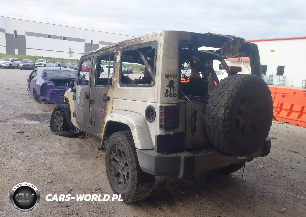 2014 Jeep Wrangler Unlimited Sahara VIN:1C4BJWEG9EL118696 - 3