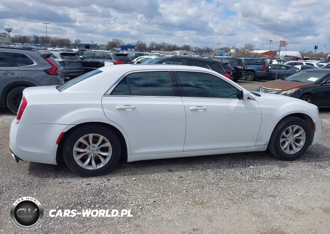 2016 Chrysler 300 Limited VIN:2C3CCAAG4GH243259 - 13