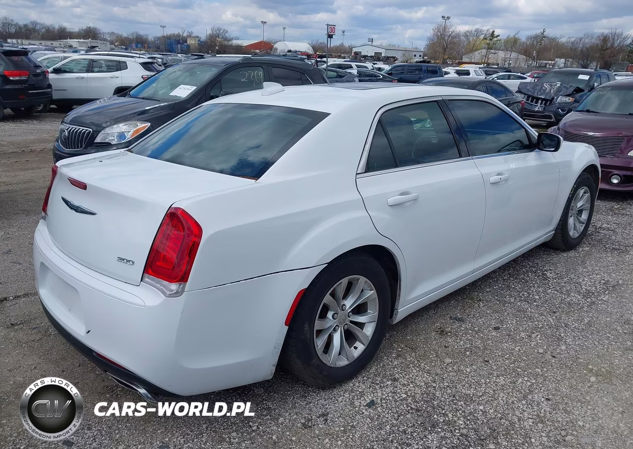 2016 Chrysler 300 Limited VIN:2C3CCAAG4GH243259 - 4