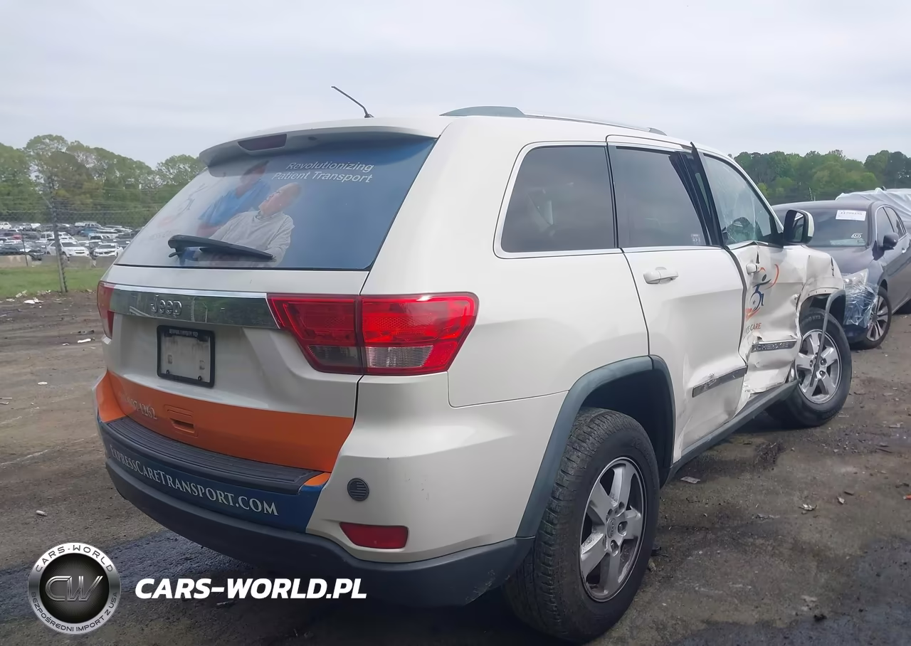 2011 Jeep Grand Cherokee Laredo VIN:1J4RS4GG8BC554071 - 4
