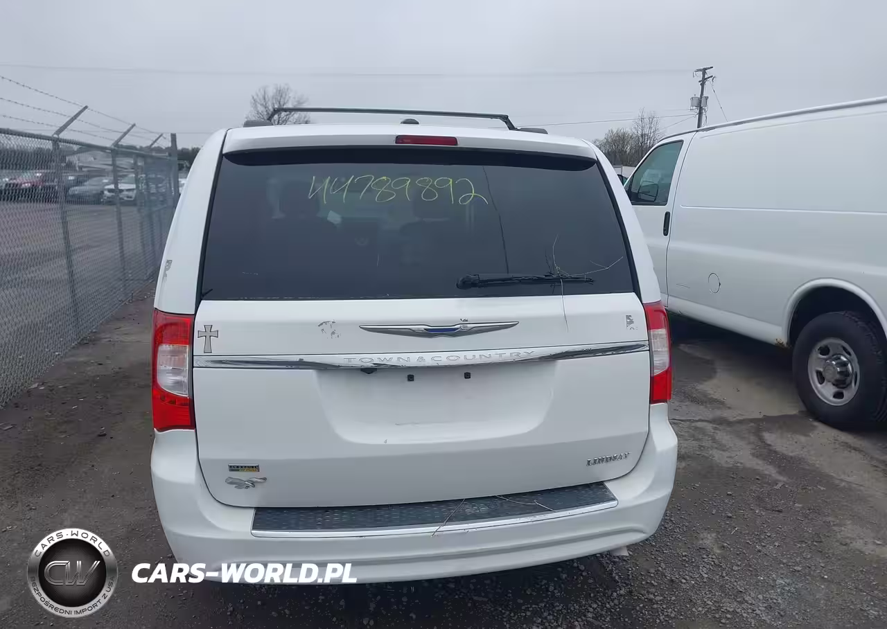 2016 Chrysler Town & Country Touring VIN:2C4RC1BG8GR238208 - 16