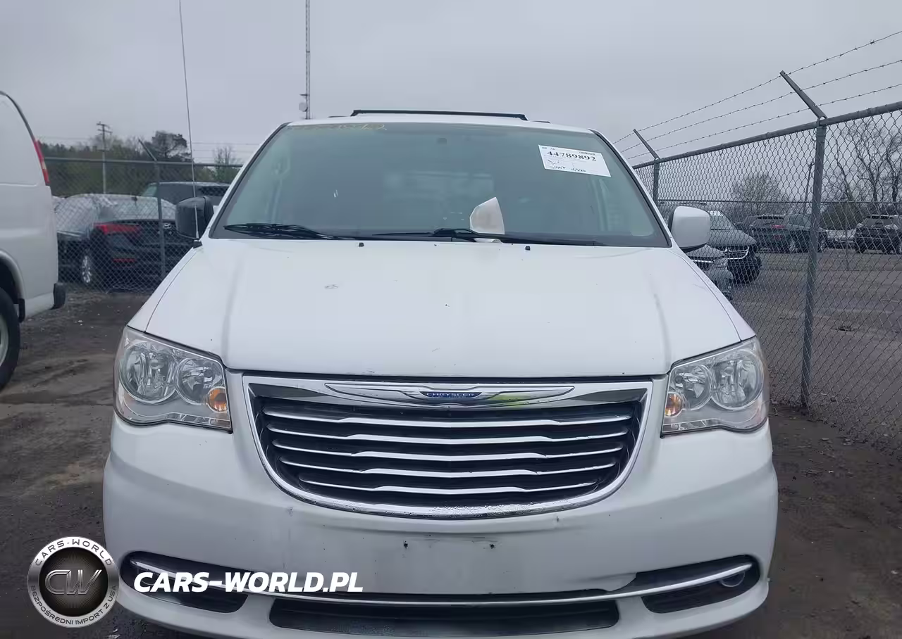2016 Chrysler Town & Country Touring VIN:2C4RC1BG8GR238208 - 6