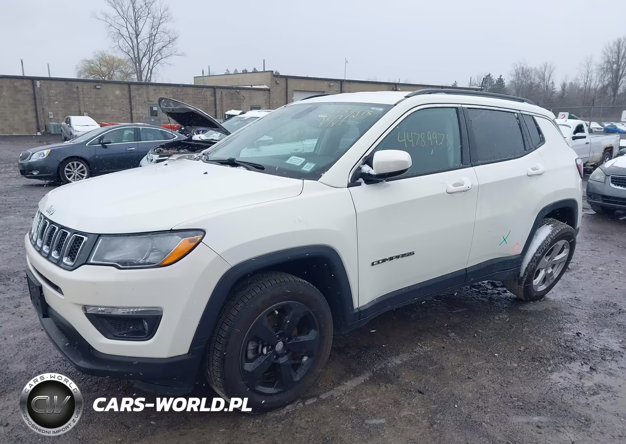 2019 Jeep Compass Latitude 4X4 VIN:3C4NJDBB8KT734657 - 2