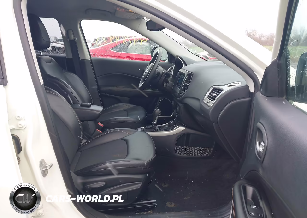 2019 Jeep Compass Latitude 4X4 VIN:3C4NJDBB8KT734657 - 5