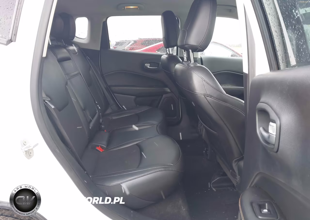 2019 Jeep Compass Latitude 4X4 VIN:3C4NJDBB8KT734657 - 8