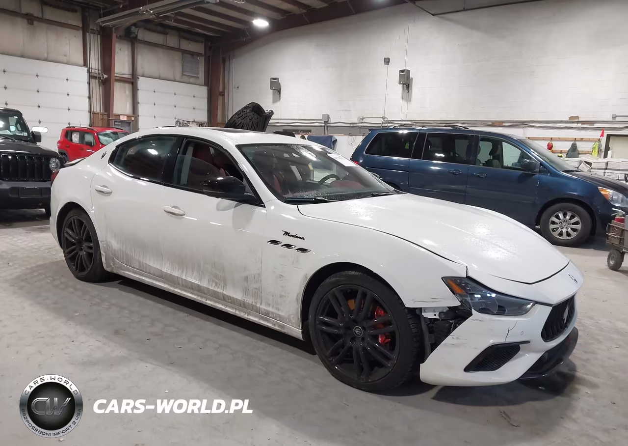 2023 Maserati Ghibli Modena Q4