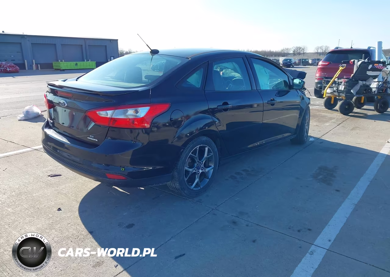 2014 Ford Focus Se VIN:1FADP3F27EL127802 - 4