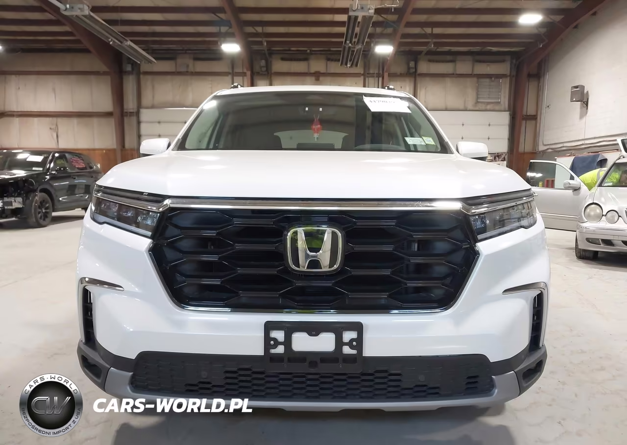 2025 Honda Pilot Touring VIN:5FNYG1H75SB189805 - 13