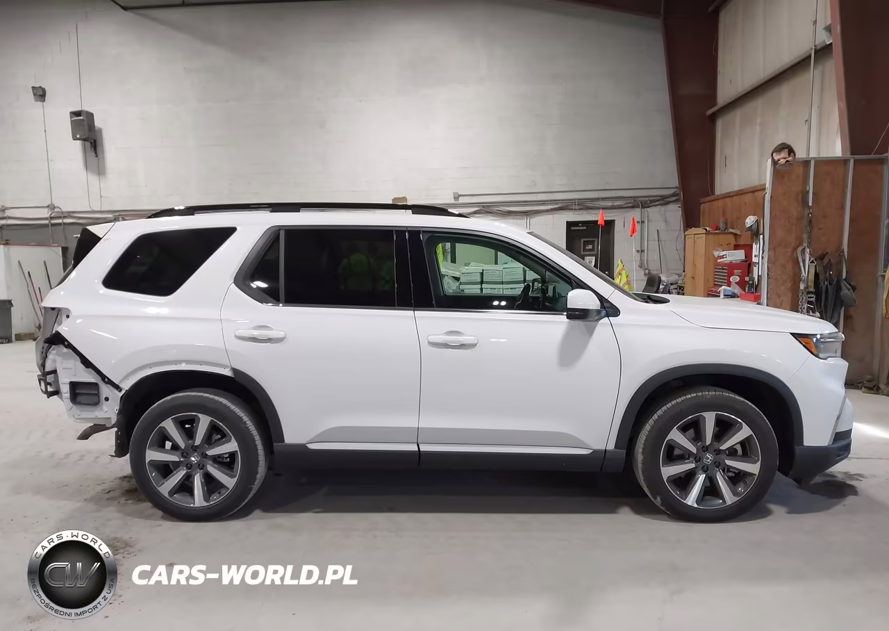 2025 Honda Pilot Touring VIN:5FNYG1H75SB189805 - 14