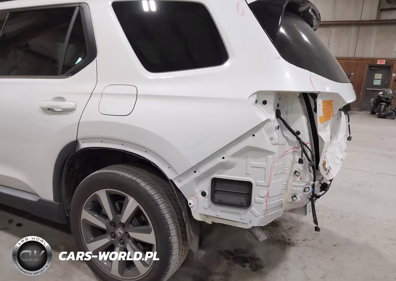2025 Honda Pilot Touring VIN:5FNYG1H75SB189805 - 18