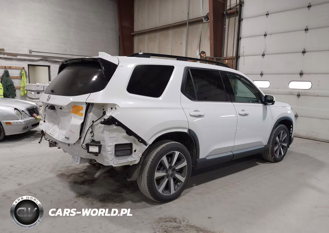2025 Honda Pilot Touring VIN:5FNYG1H75SB189805 - 4