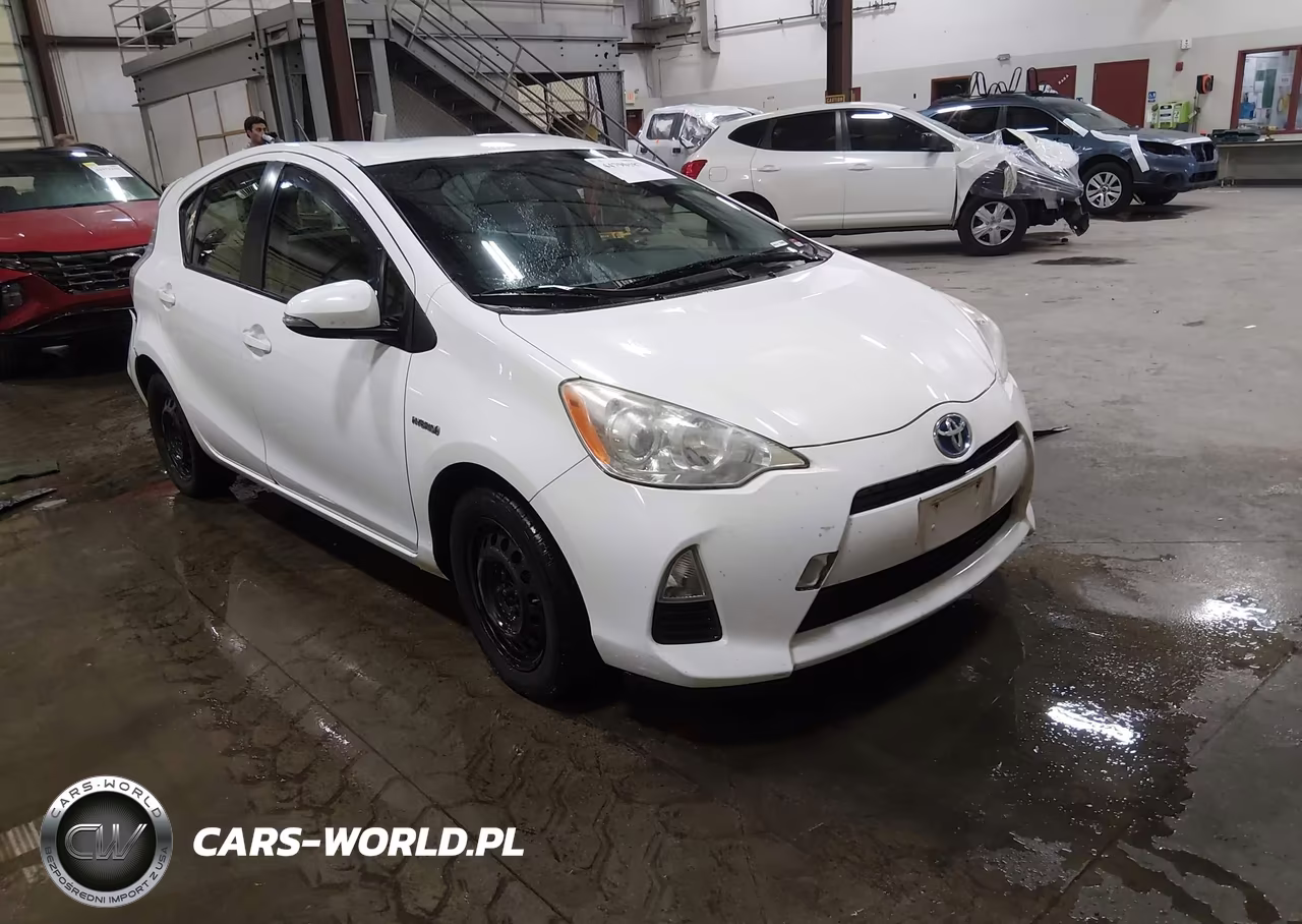 2013 Toyota Prius C Two