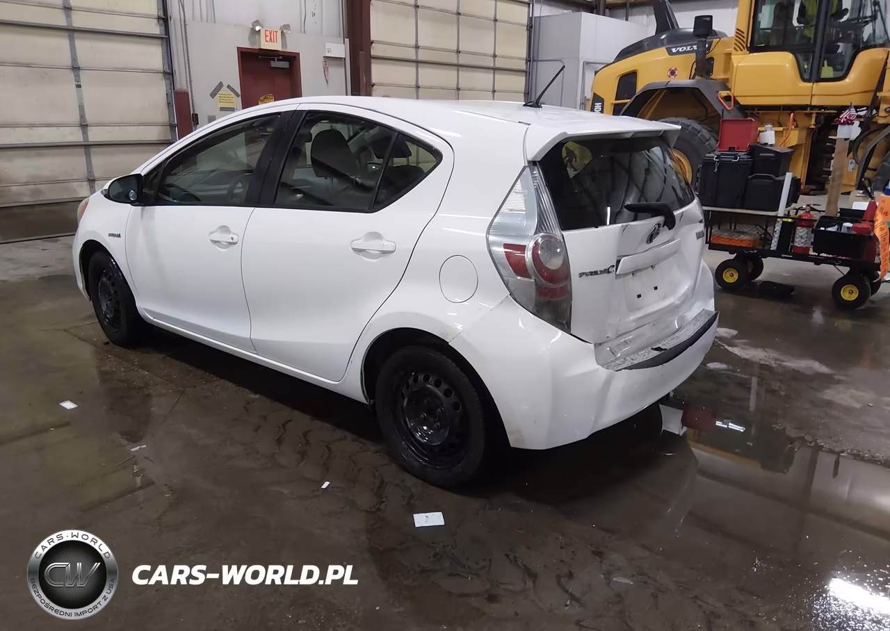 2013 Toyota Prius C Two VIN:JTDKDTB38D1046293 - 3