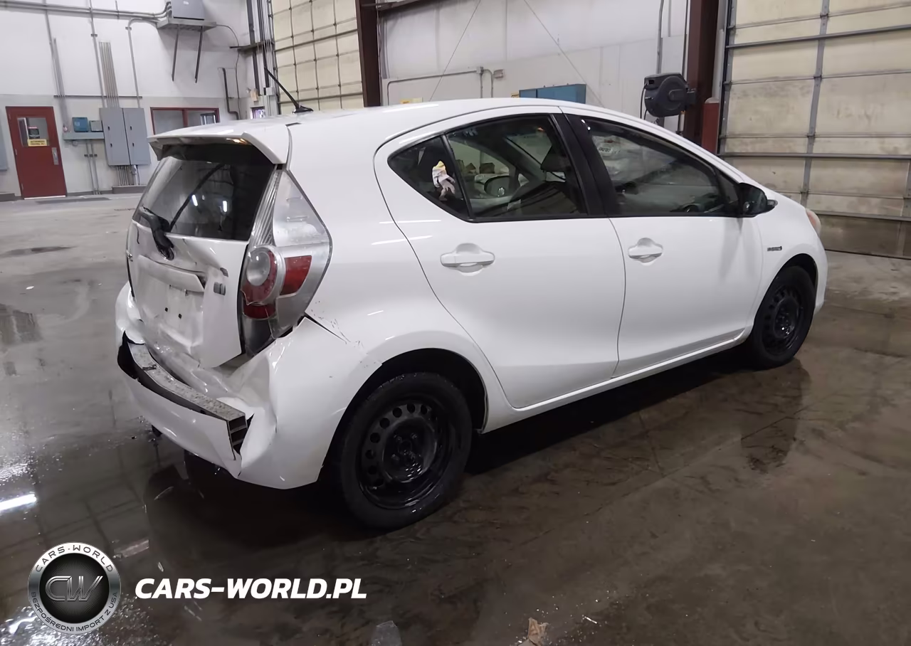 2013 Toyota Prius C Two VIN:JTDKDTB38D1046293 - 4