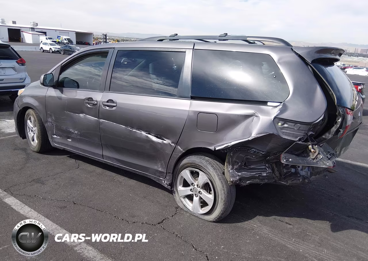 2015 Toyota Sienna Le 8 Passenger VIN:5TDKK3DC0FS591672 - 3