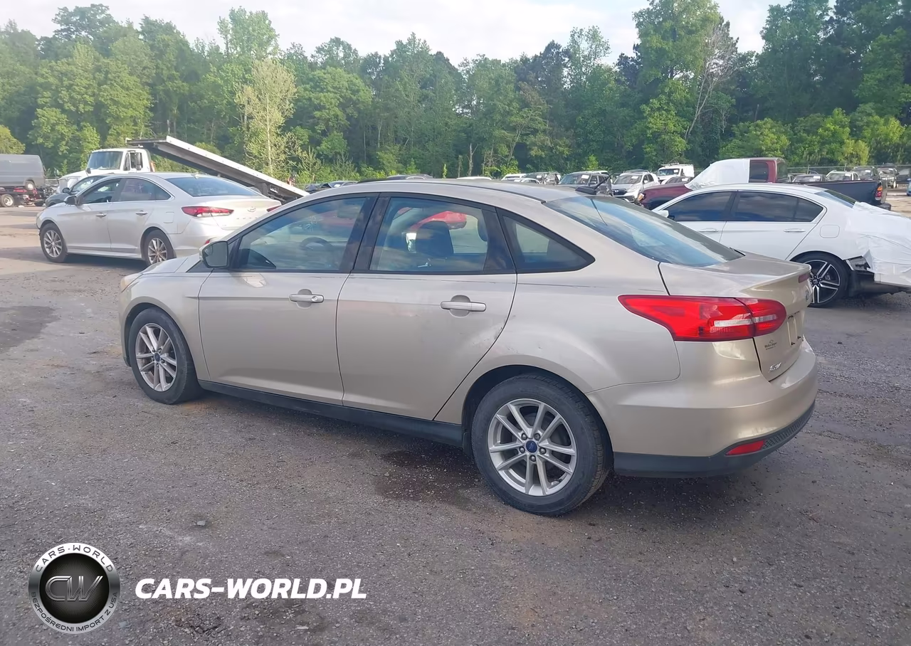 2017 Ford Focus Se VIN:1FADP3F28HL208361 - 3