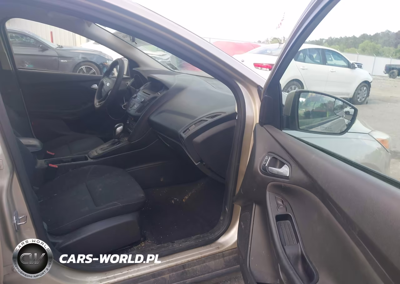 2017 Ford Focus Se VIN:1FADP3F28HL208361 - 5