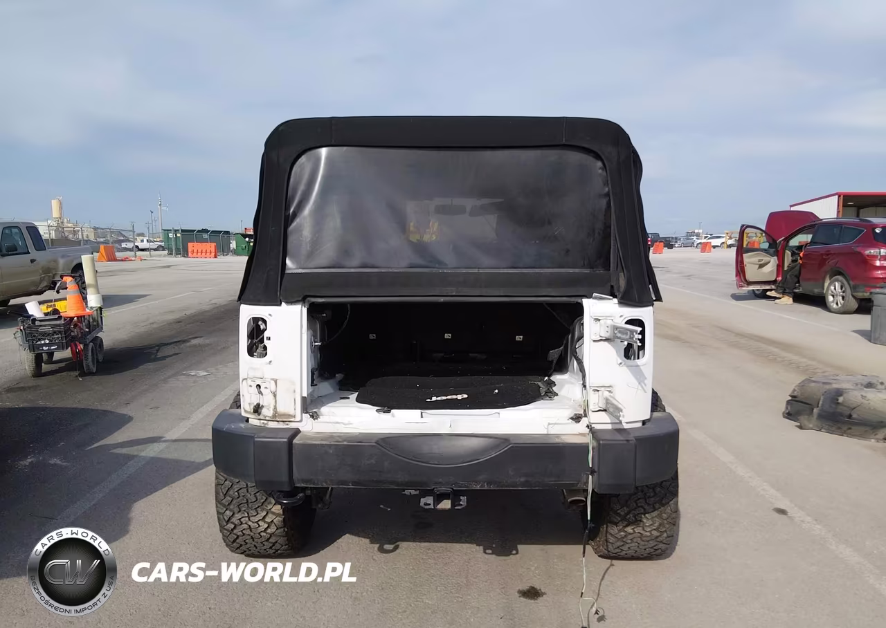 2016 Jeep Wrangler Unlimited Sahara VIN:1C4BJWEG6GL124491 - 17
