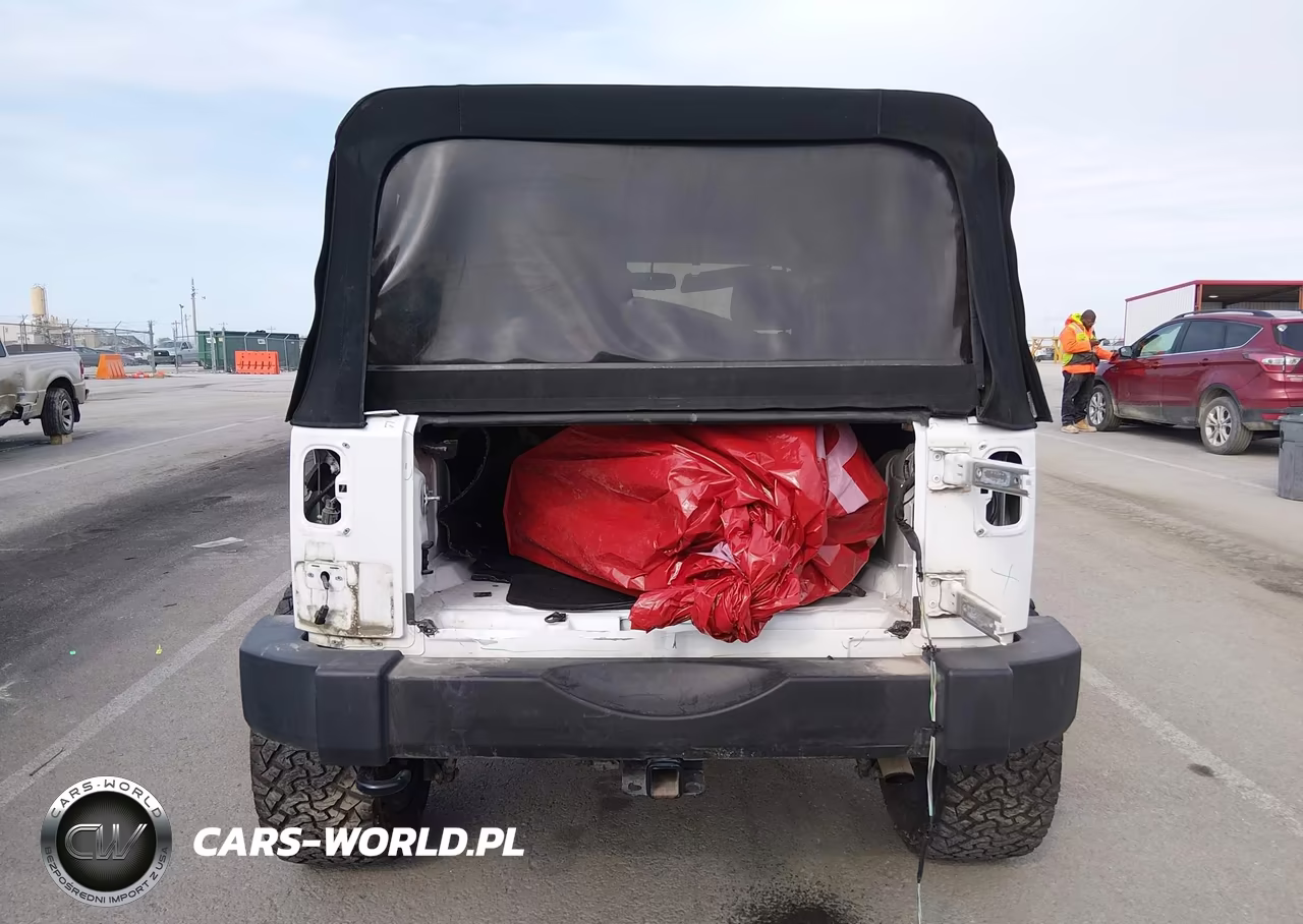 2016 Jeep Wrangler Unlimited Sahara VIN:1C4BJWEG6GL124491 - 18