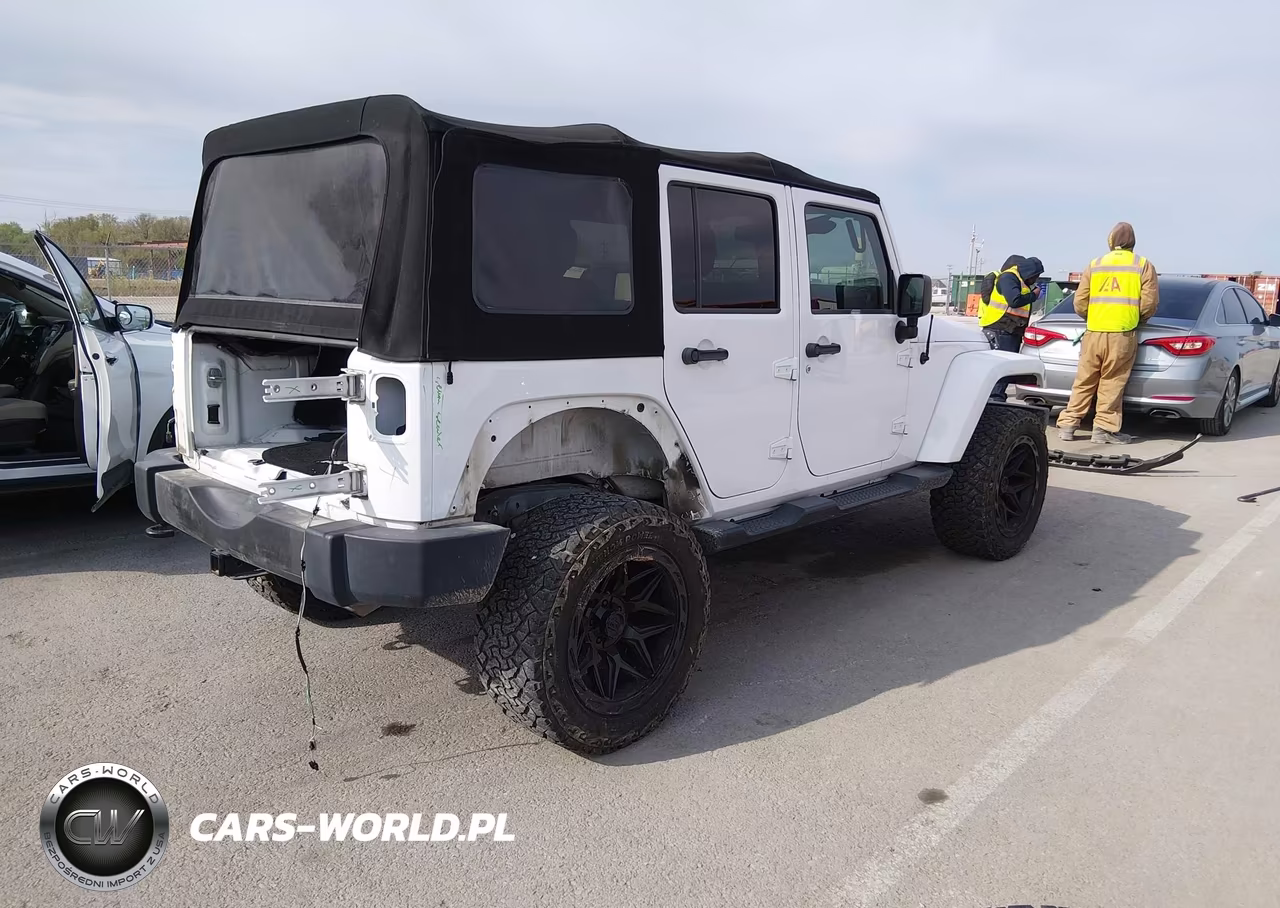 2016 Jeep Wrangler Unlimited Sahara VIN:1C4BJWEG6GL124491 - 4