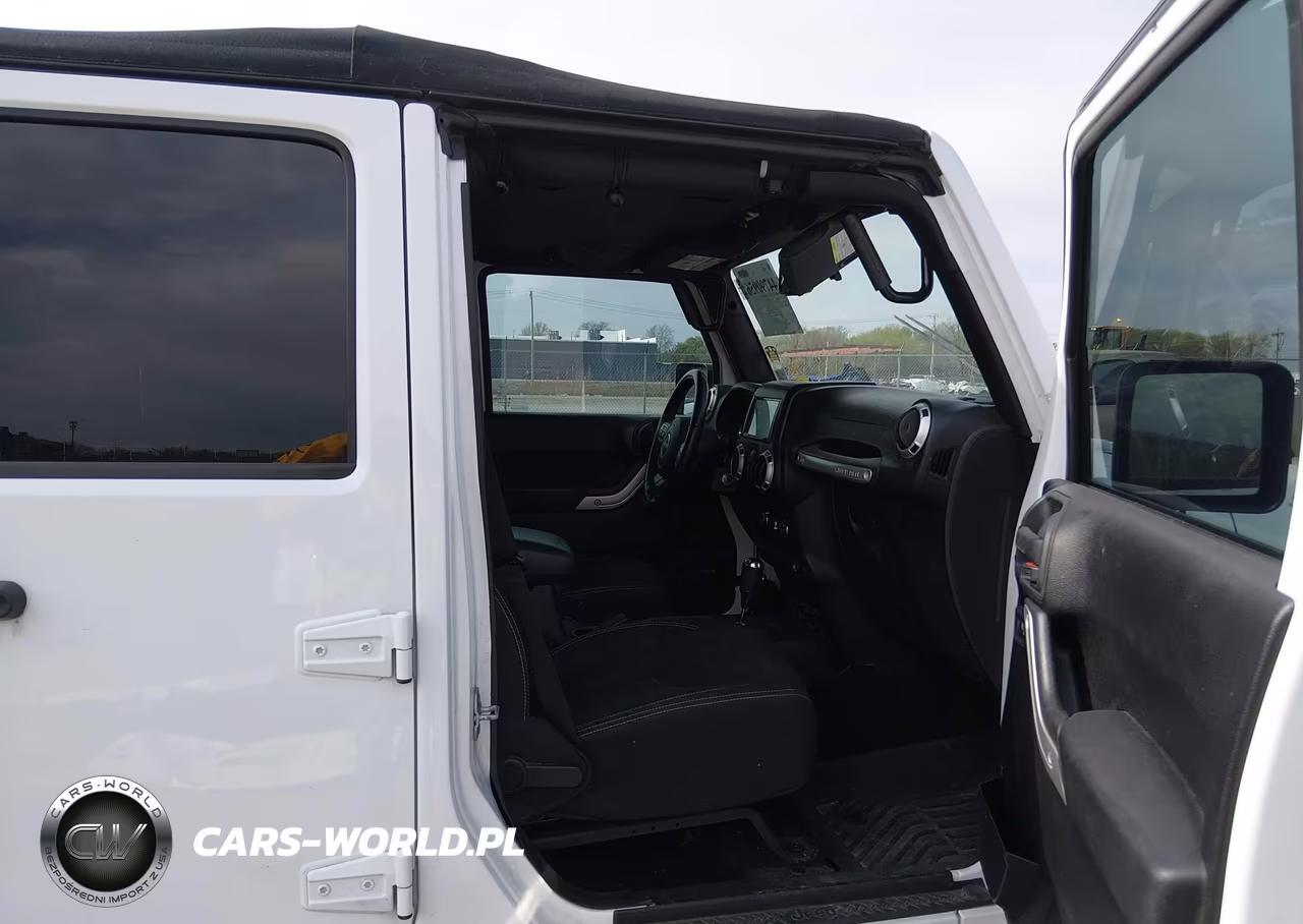 2016 Jeep Wrangler Unlimited Sahara VIN:1C4BJWEG6GL124491 - 5