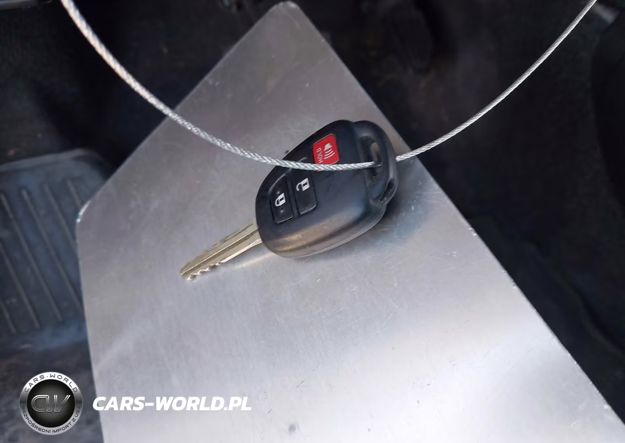 2018 Toyota Prius C One VIN:JTDKDTB3XJ1619173 - 11