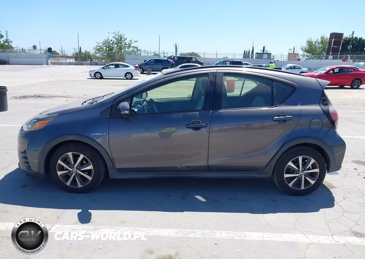 2018 Toyota Prius C One VIN:JTDKDTB3XJ1619173 - 15