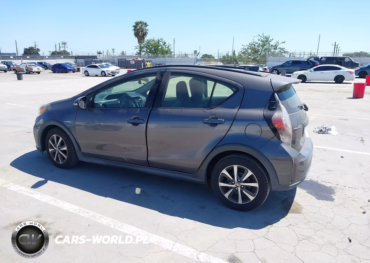 2018 Toyota Prius C One VIN:JTDKDTB3XJ1619173 - 3