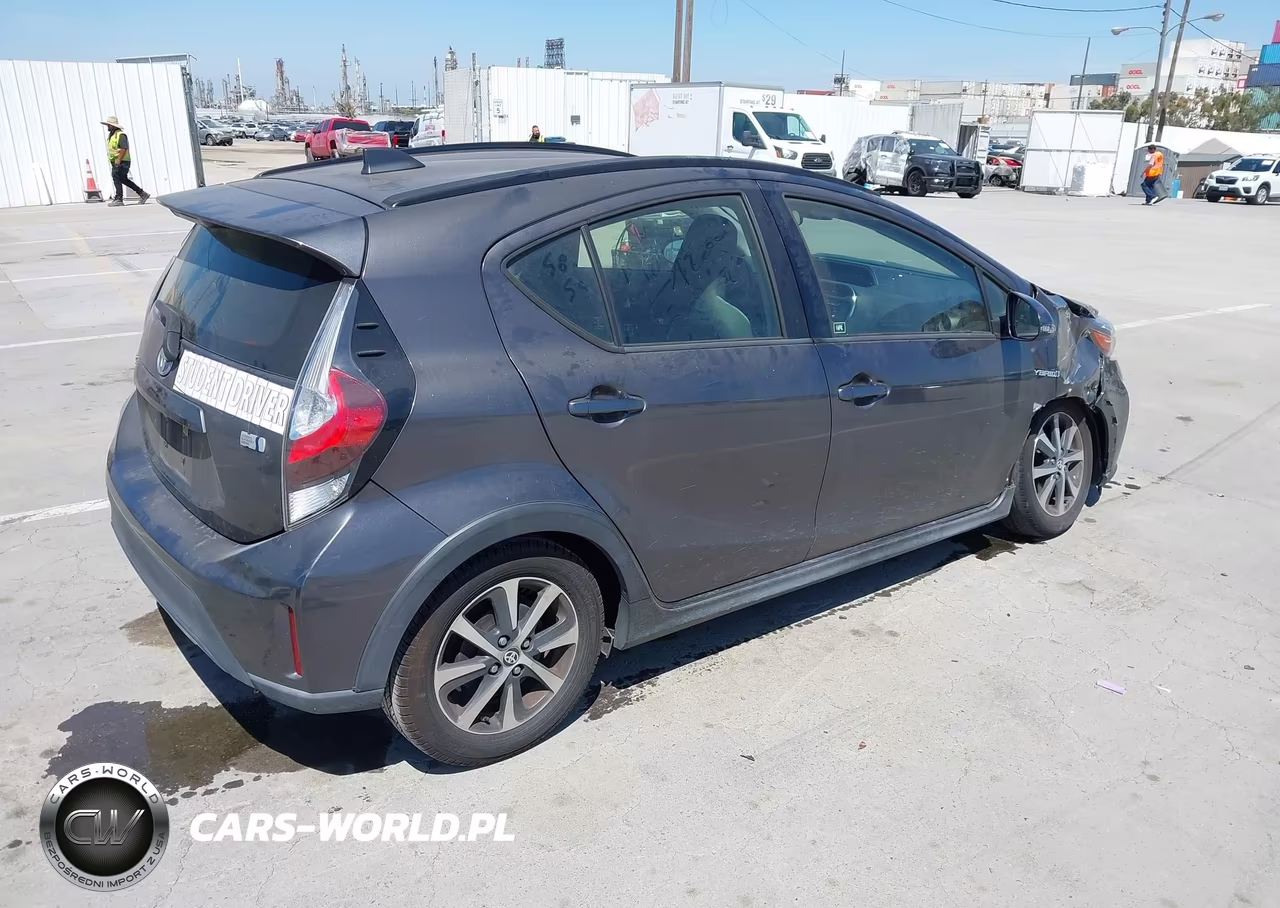 2018 Toyota Prius C One VIN:JTDKDTB3XJ1619173 - 4