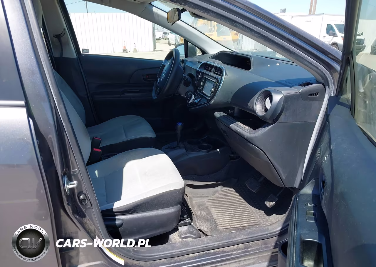 2018 Toyota Prius C One VIN:JTDKDTB3XJ1619173 - 5