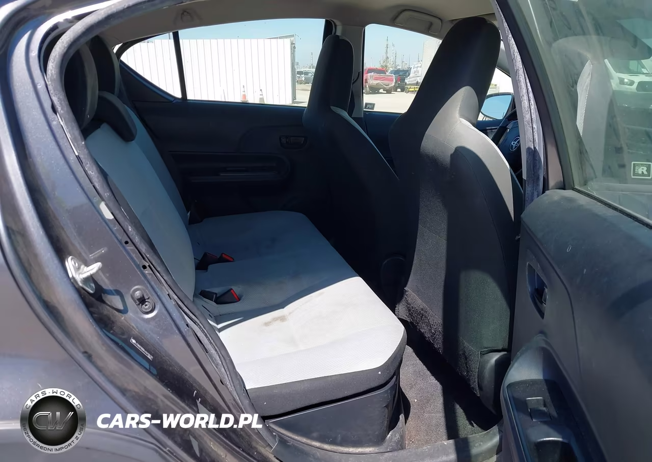 2018 Toyota Prius C One VIN:JTDKDTB3XJ1619173 - 8