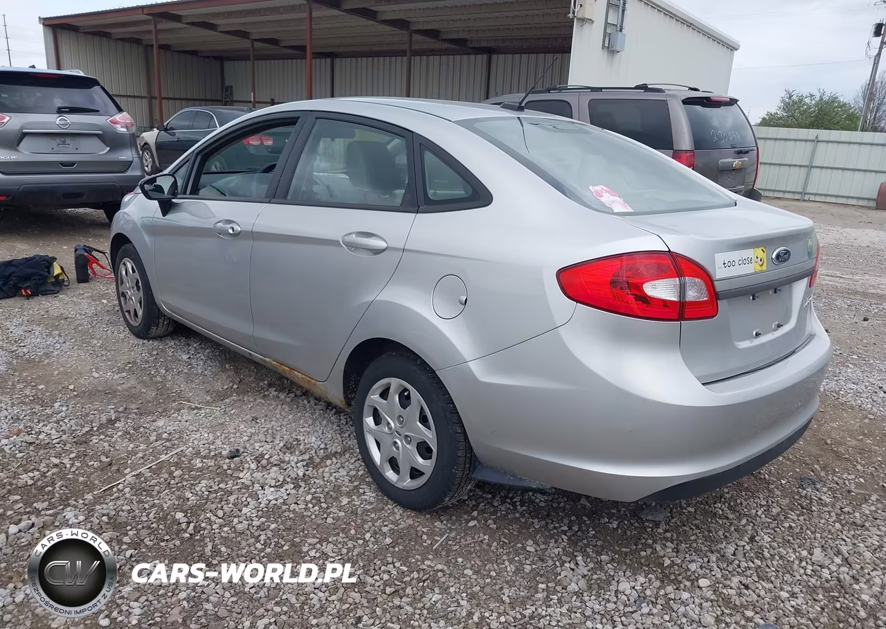 2013 Ford Fiesta S VIN:3FADP4AJXDM146670 - 3