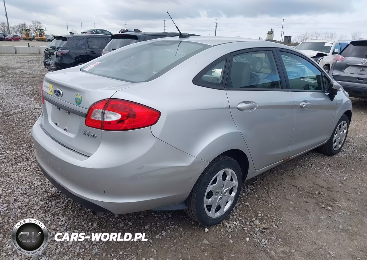 2013 Ford Fiesta S VIN:3FADP4AJXDM146670 - 4