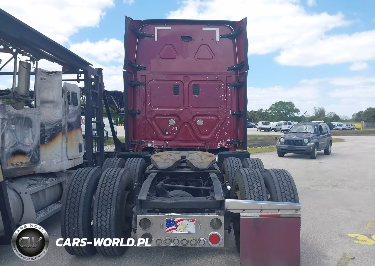 2016 Freightliner Cascadia 113 VIN:3AKJGHDV3GSHC6704 - 14