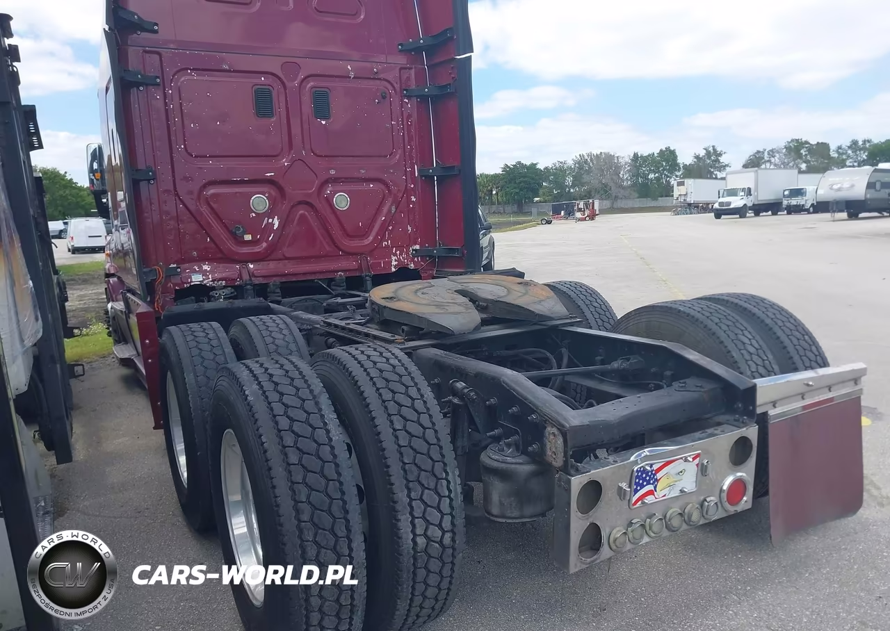 2016 Freightliner Cascadia 113 VIN:3AKJGHDV3GSHC6704 - 3