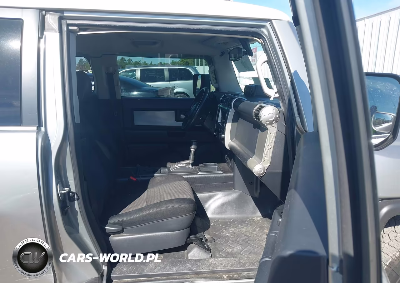2010 Toyota Fj Cruiser VIN:JTEZU4BF3AK010298 - 5