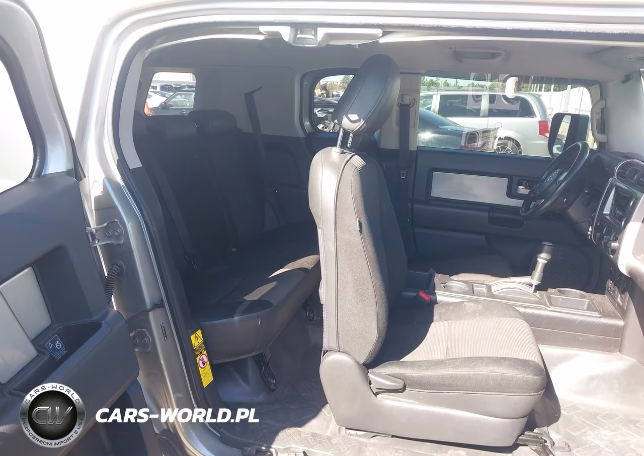 2010 Toyota Fj Cruiser VIN:JTEZU4BF3AK010298 - 8